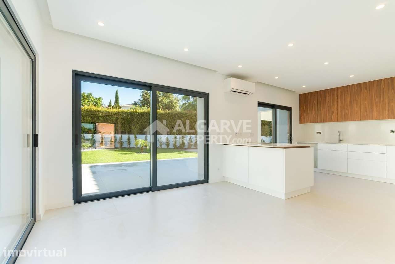 Vivenda V4 de Luxo junto ao golfe em Vilamoura, Algarve - Grande imagem: 5/42