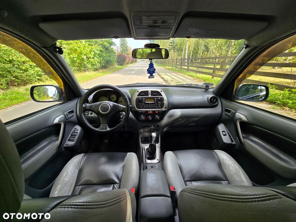 Toyota RAV4 D-4D 4x4 - 8