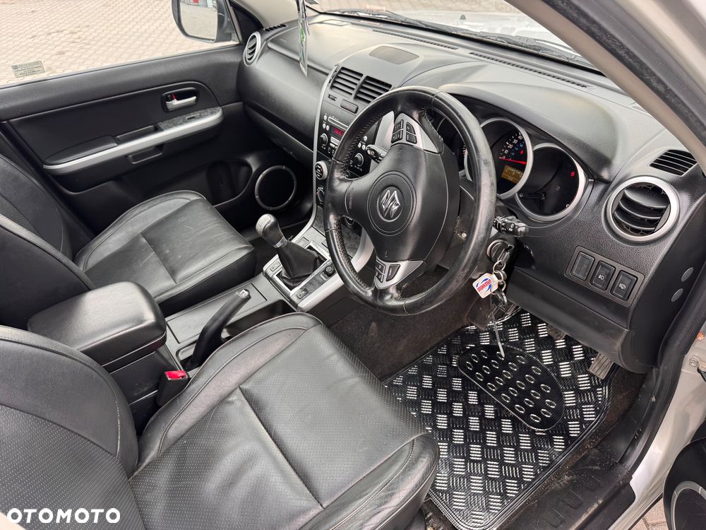 Suzuki Grand Vitara 1.9 DDiS Comfort + DPF Family - 14