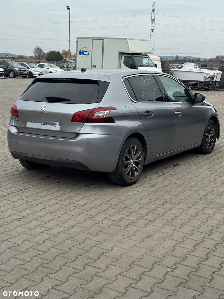 Peugeot 308 - 8
