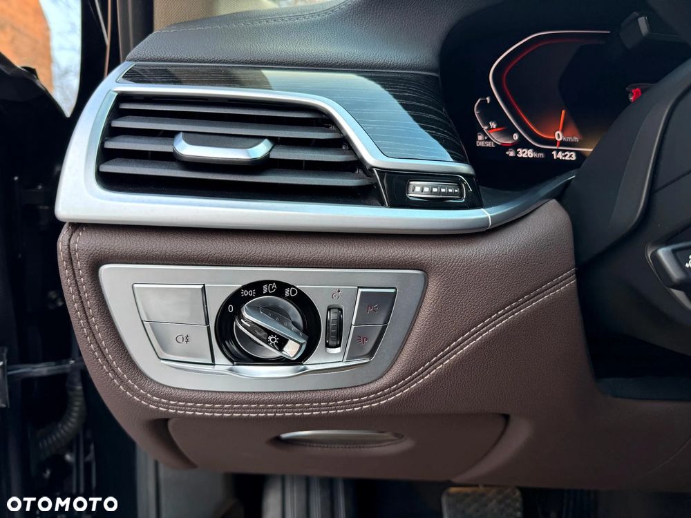 BMW Seria 7 740d xDrive - 34