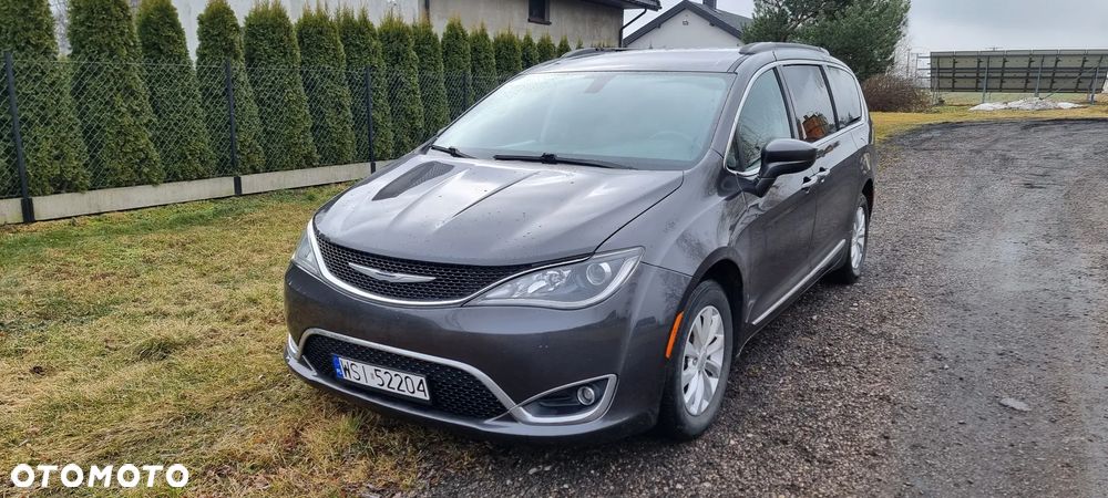 Chrysler Pacifica - 24
