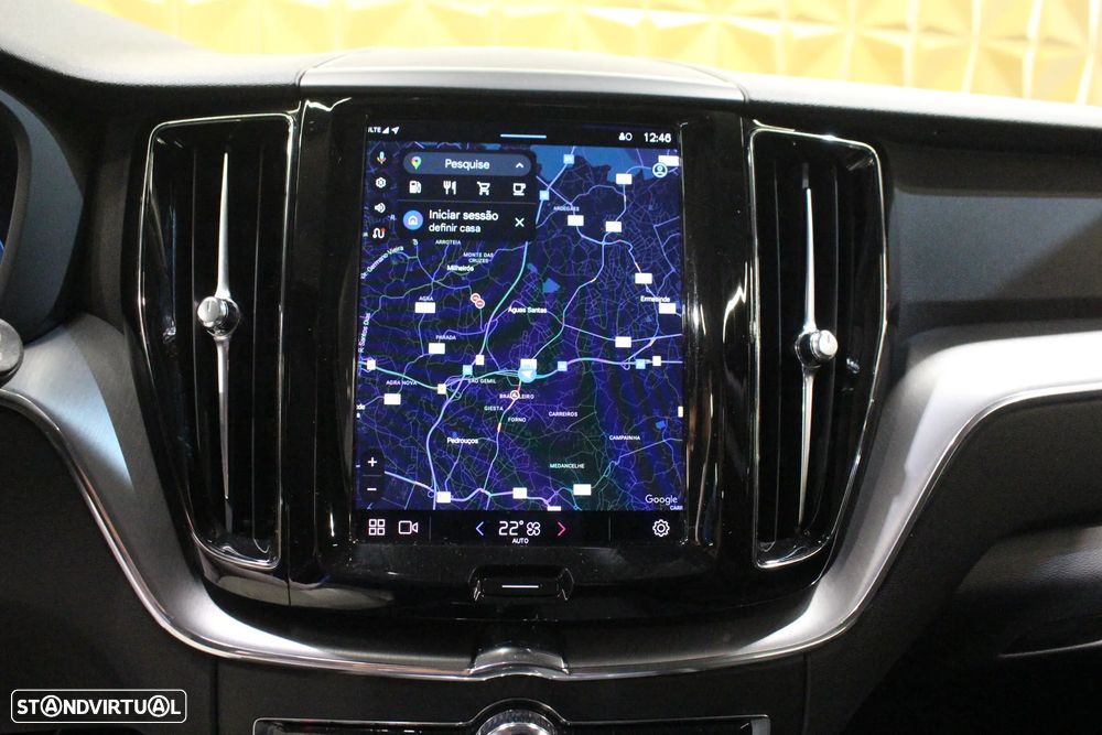 Volvo XC 60 2.0 B4 Momentum Plus Geartronic - 26