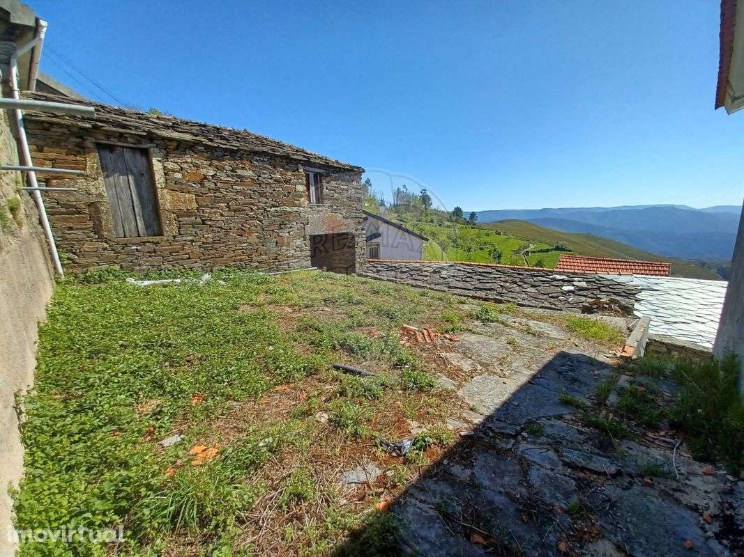 Moradia T2 para venda - Grande imagem: 2/9