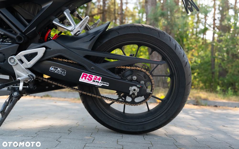 Honda CB - 12