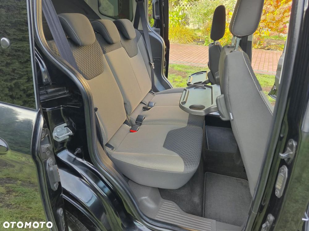 Ford Tourneo Courier - 41