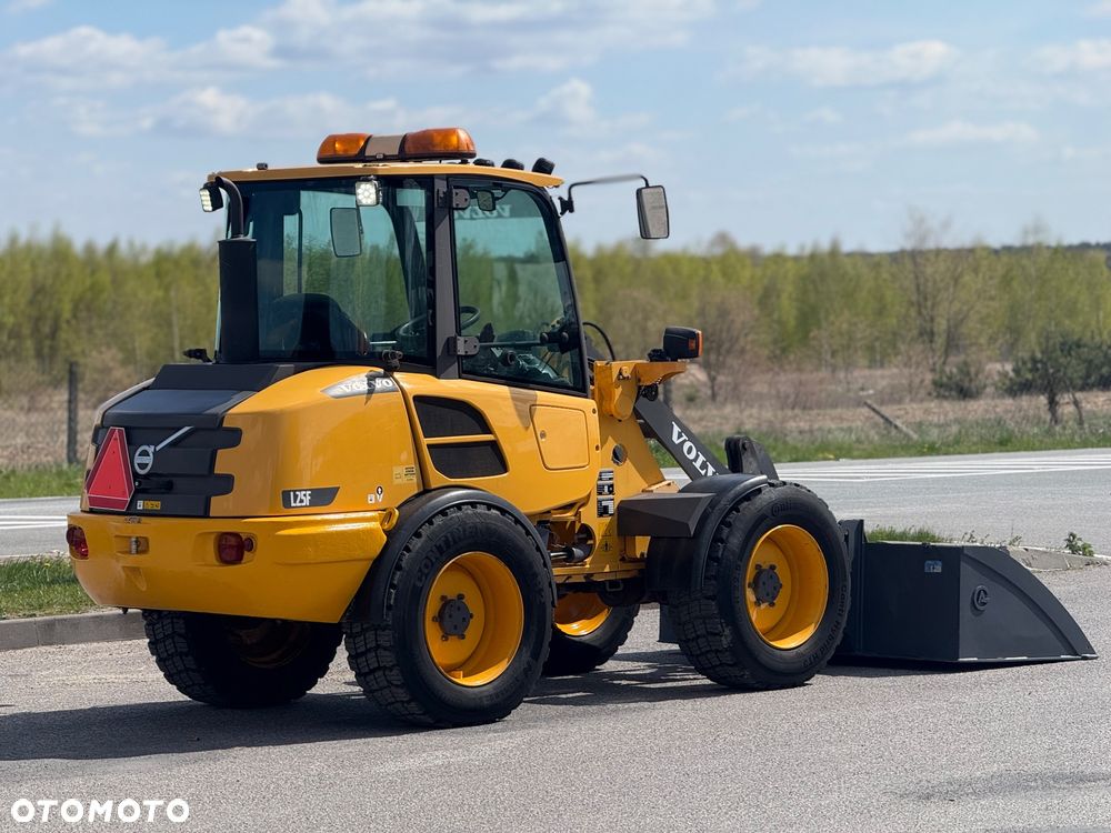 Volvo L25F - 4