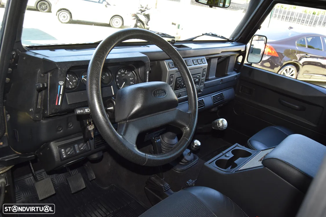 Land Rover Defender 110 SW 2.5 Td5 SE - 27