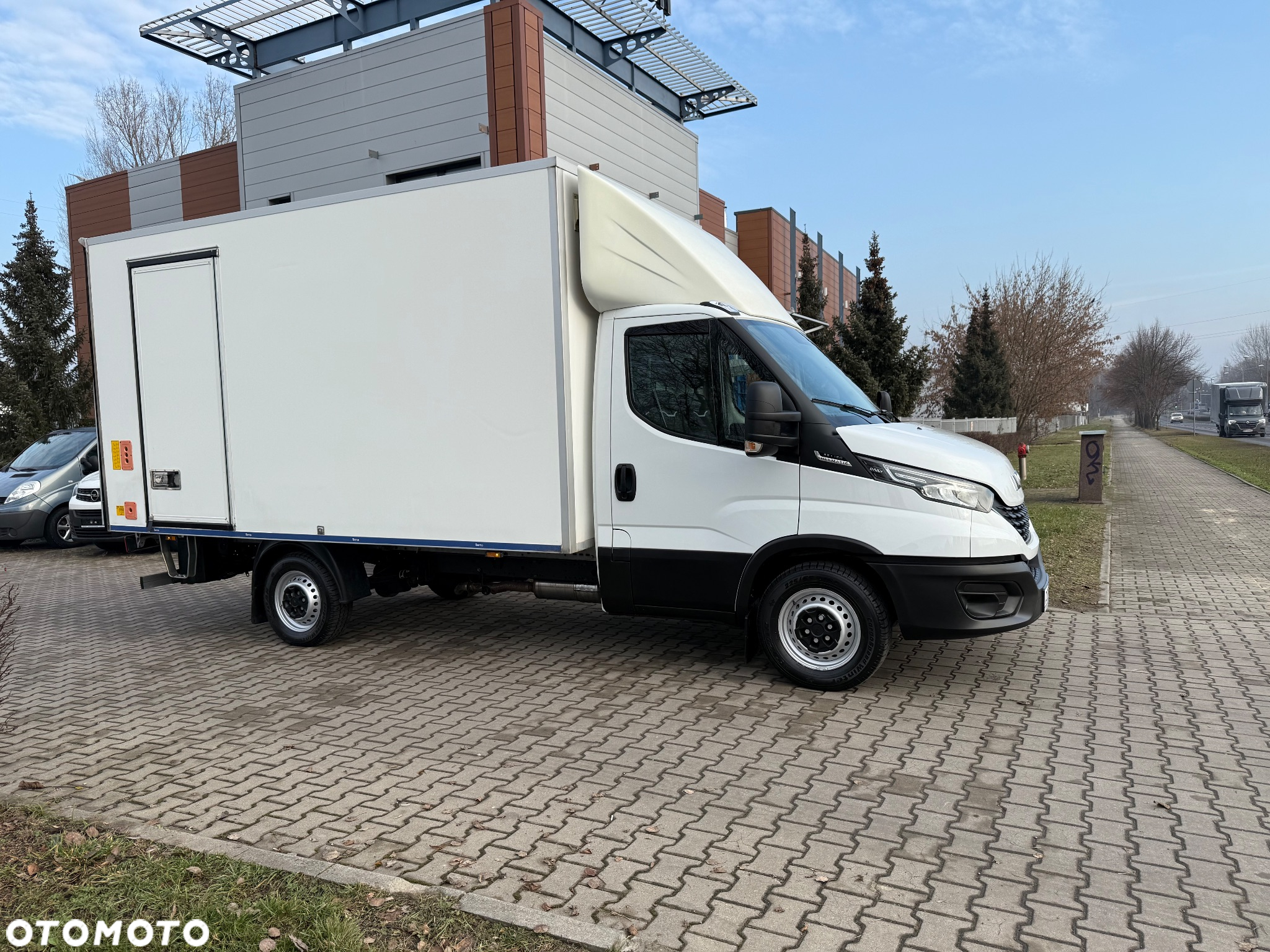 Iveco DAILY 35-160 HI-MATIC KONTENER 8 EUROPALET WINDA ZEPRO - 3