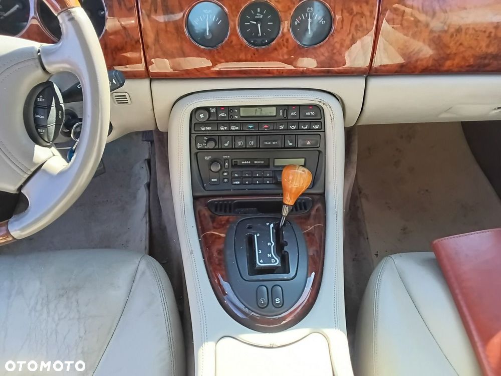 Jaguar XK8 - 16
