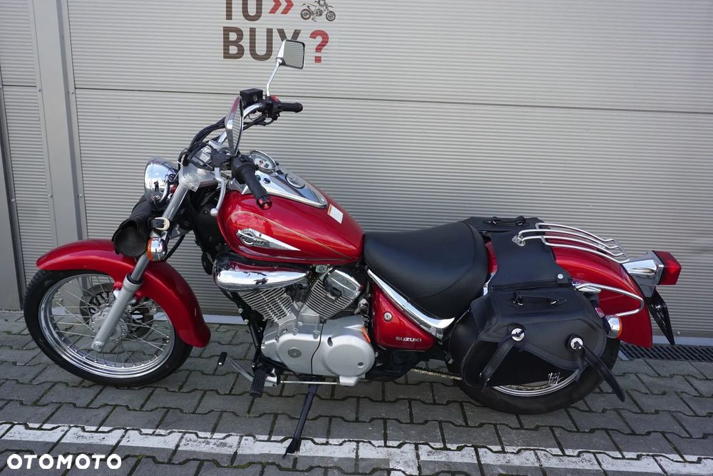 Suzuki Intruder - 12