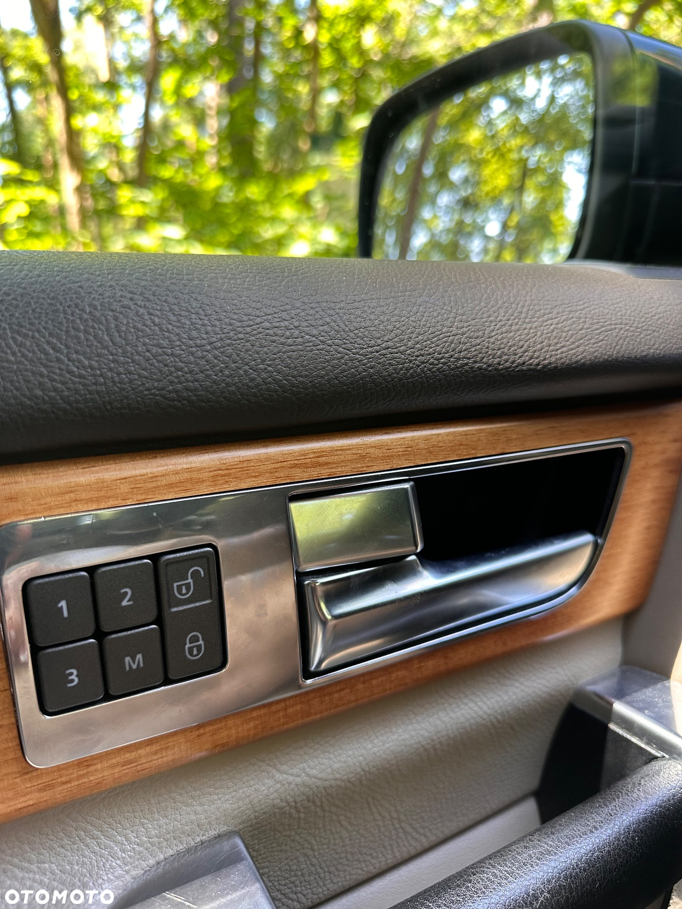 Land Rover Discovery IV 3.0D V6 HSE - 17