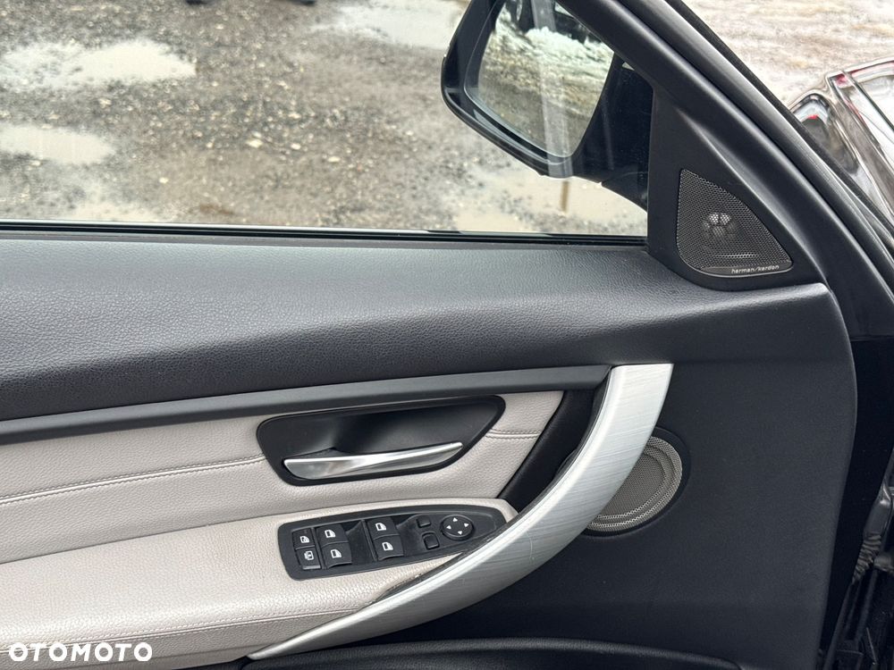 BMW Seria 3 335i xDrive Sport-Aut Sport Line - 28