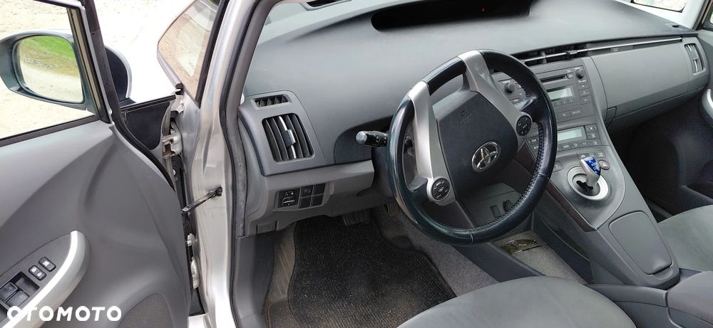 Toyota Prius 1.8 HSD Prestige - 8