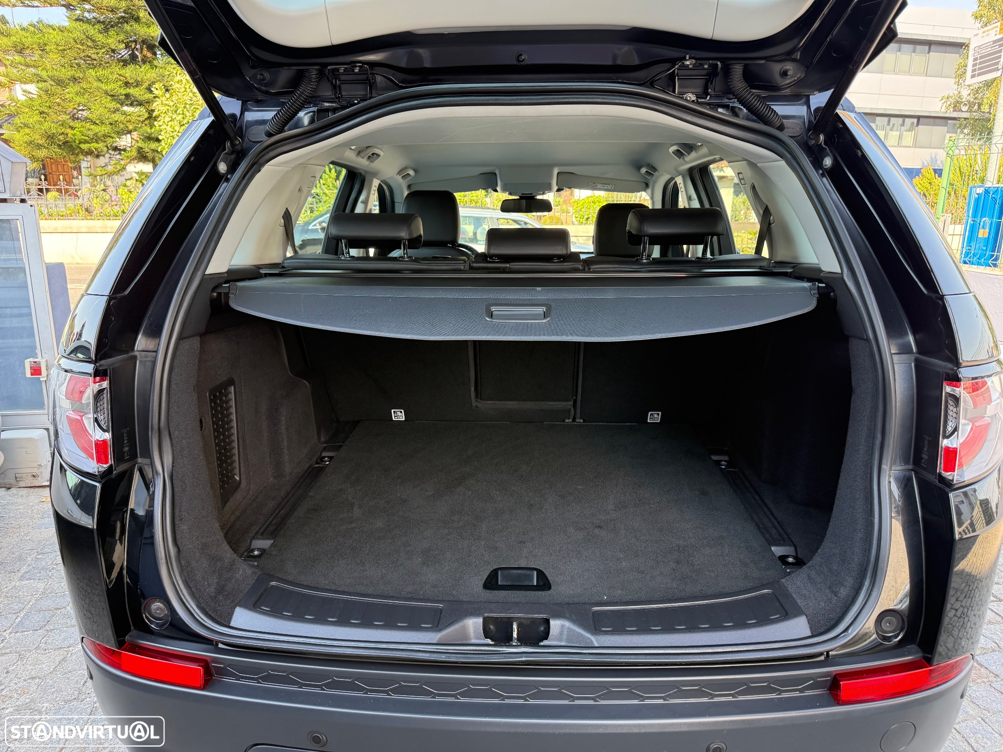 Land Rover Discovery Sport 2.0 eD4 HSE Luxury - 16