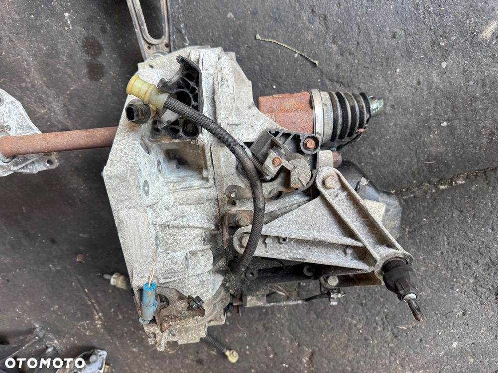 Dacia duster skrzynia biegów manual 1.6 CE JR5 cejr5 jr5187 JR5187 8200942132 a002691 - 2