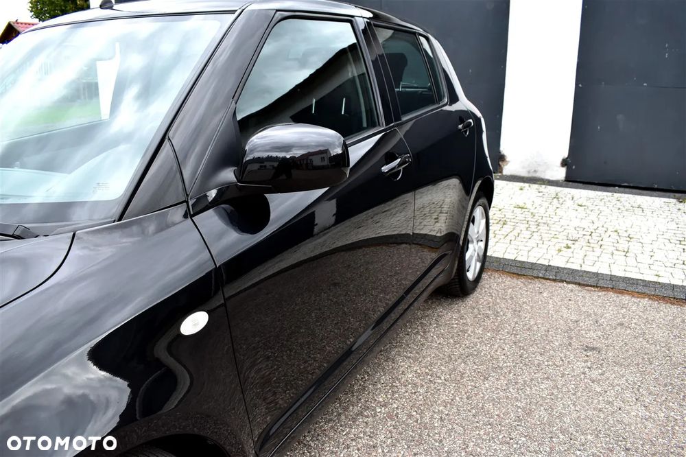 Suzuki Swift 2010 photo 4