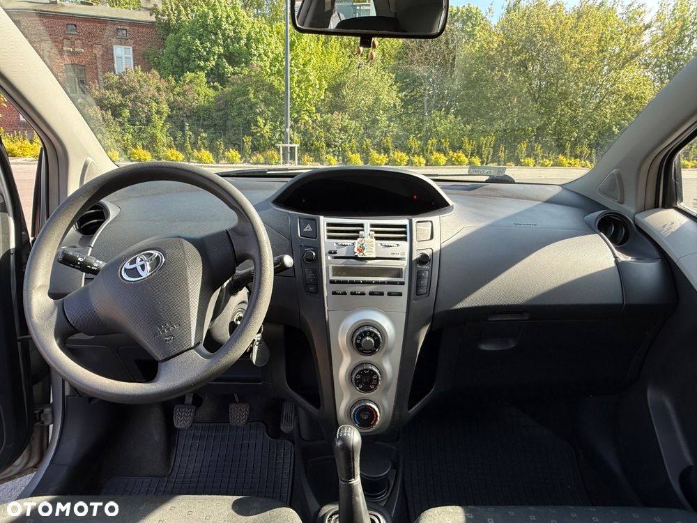 Toyota Yaris 1.0 Terra A/C - 11