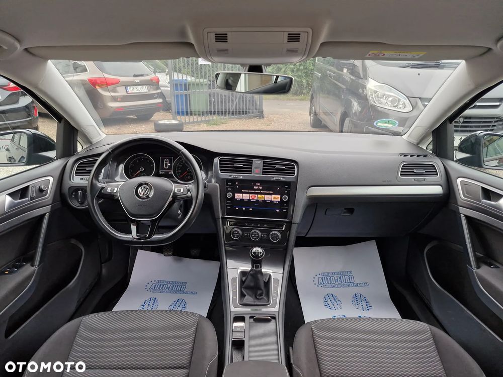 Volkswagen Golf - 28