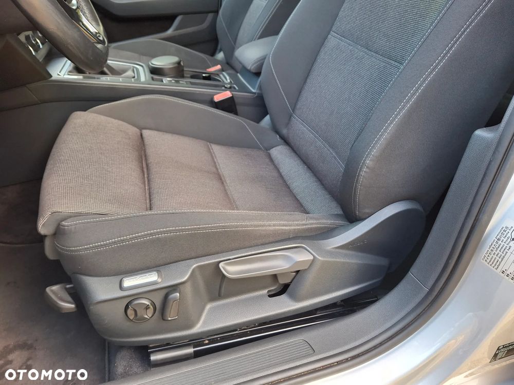 Volkswagen Passat 2.0 TDI (BlueMotion Technology) Trendline - 12