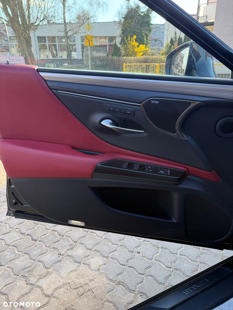 Lexus ES 300h F Sport Edition - 9