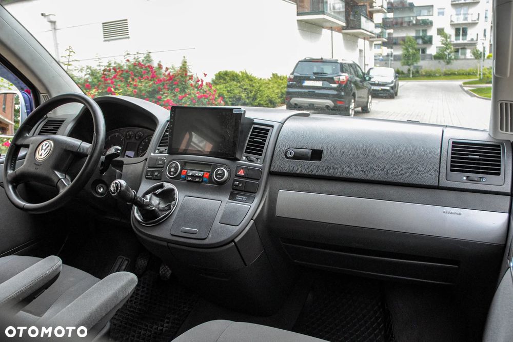 Volkswagen Multivan - 11