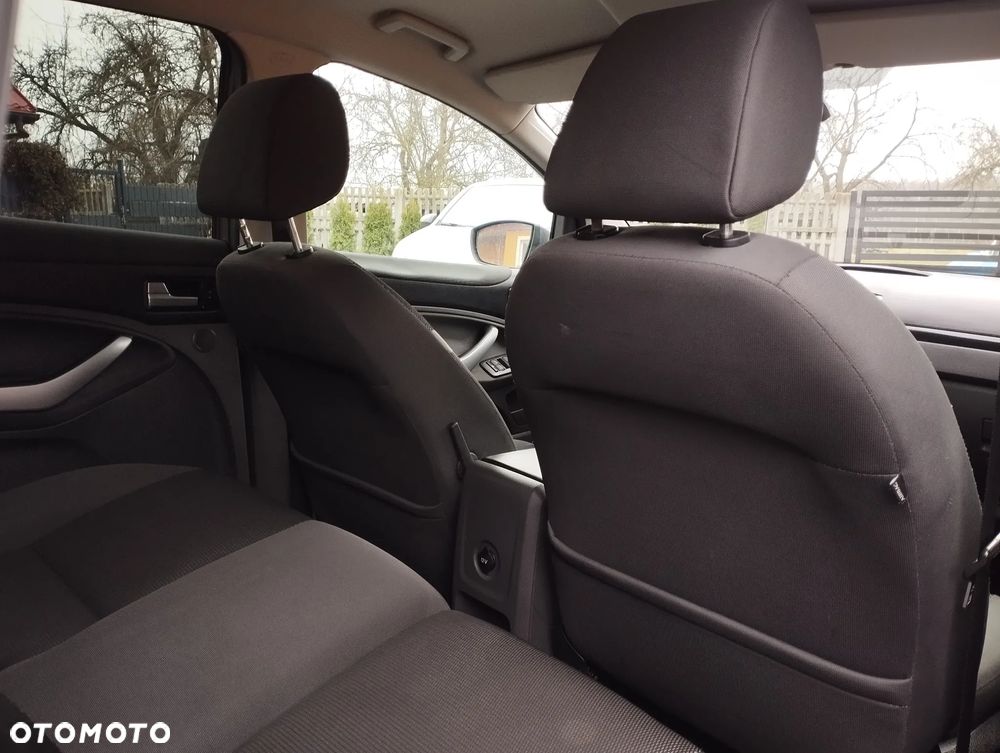 Ford Kuga 2.0 TDCi 2x4 Titanium - 31