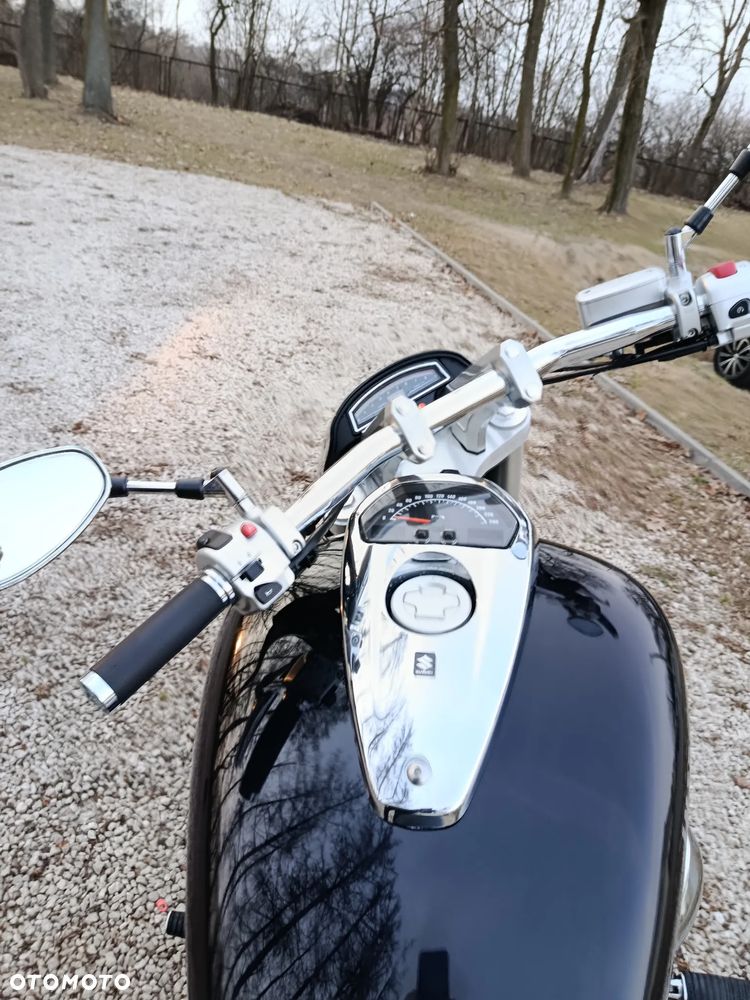 Suzuki Intruder - 16