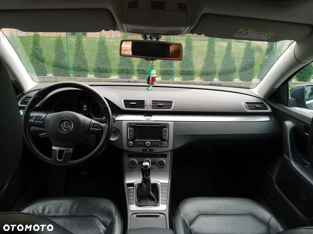 Volkswagen Passat 1.6 TDI DPF BlueMot Highline - 11