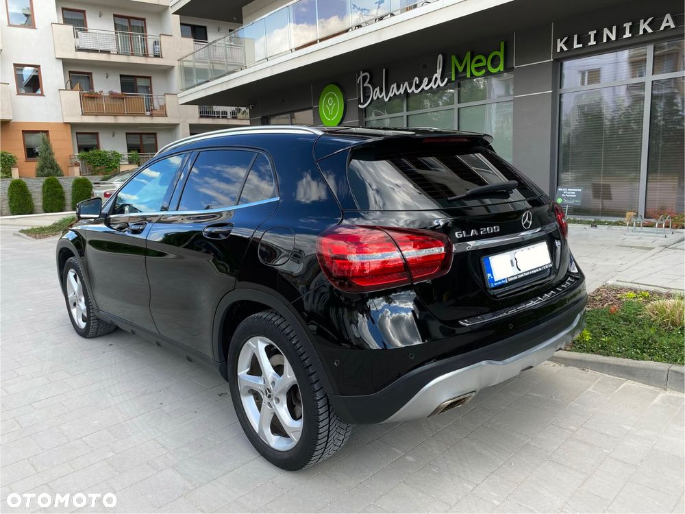 Mercedes-Benz GLA 200 7G-DCT Urban - 5