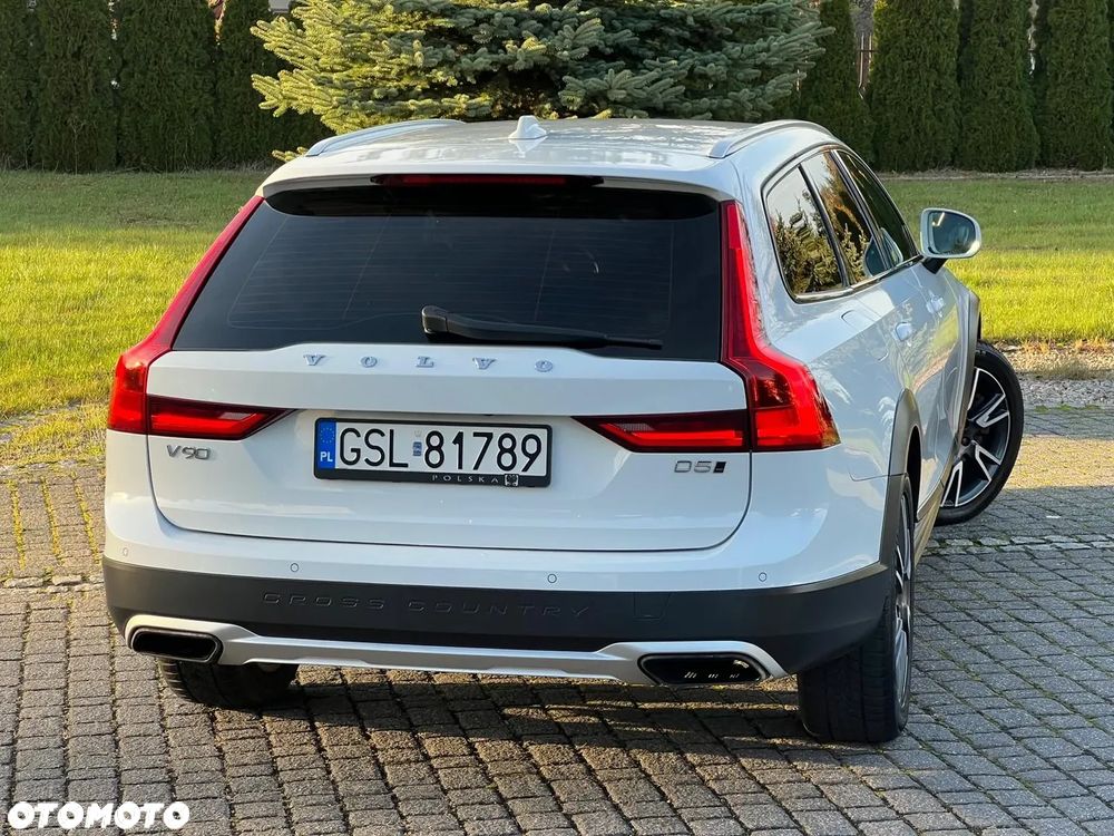 Volvo V90 Cross Country - 10