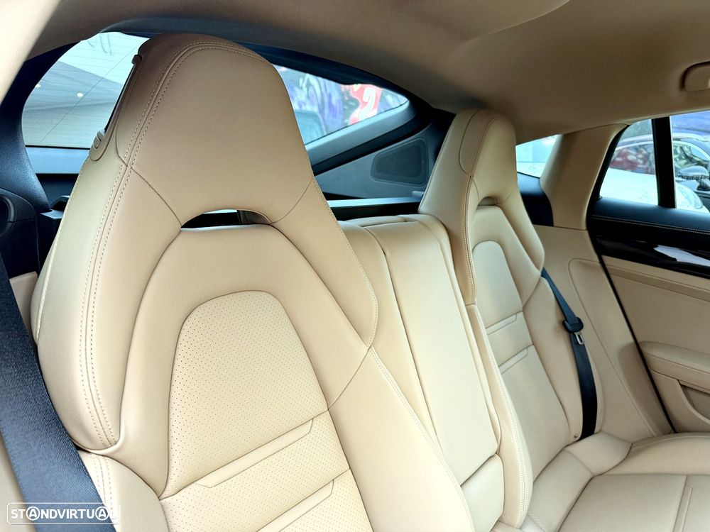Porsche Panamera 4 E-Hybrid Platinum Edition - 33