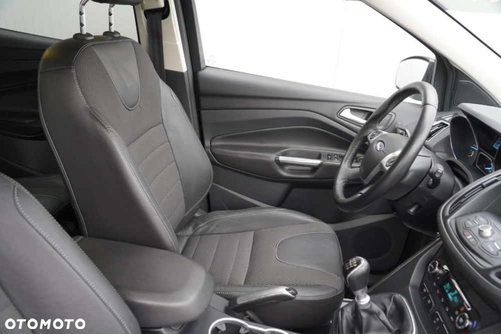 Ford Kuga 2.0 TDCi 2x4 Titanium - 14