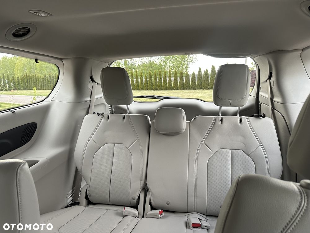 Chrysler Pacifica - 31