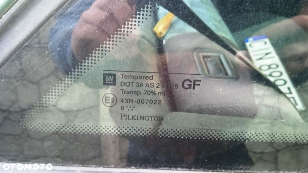 Szyba   czołowa drzwi klapy bagażnika Opel Astra II 2.0 diesel - 3