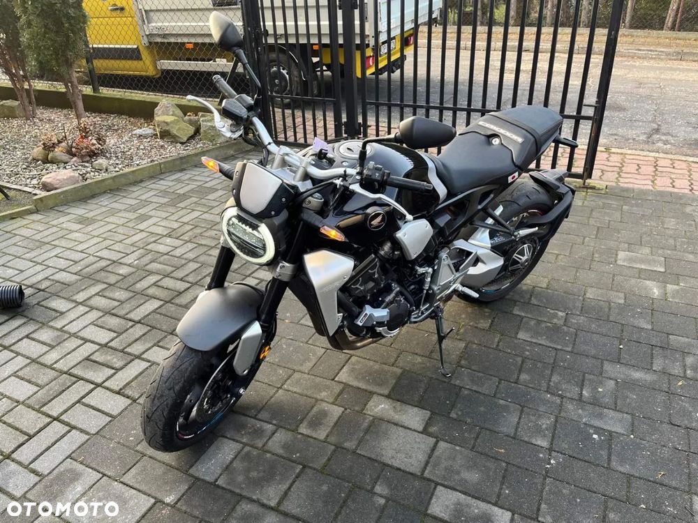 Honda CB - 1