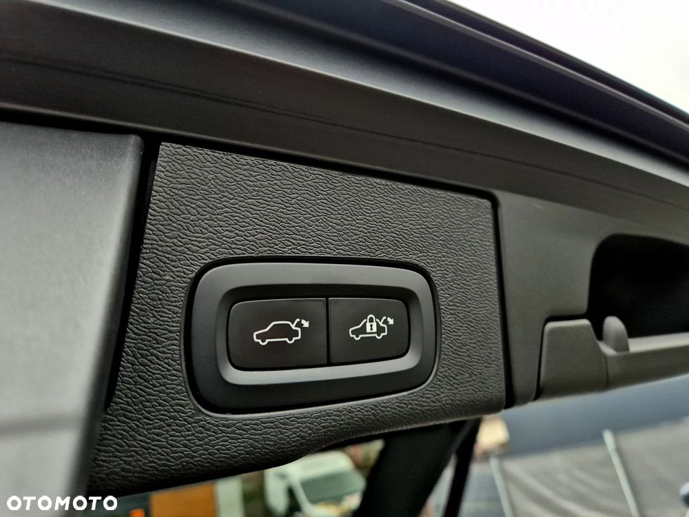 Volvo XC 60 T6 Plug-In Hybrid AWD Inscription - 26