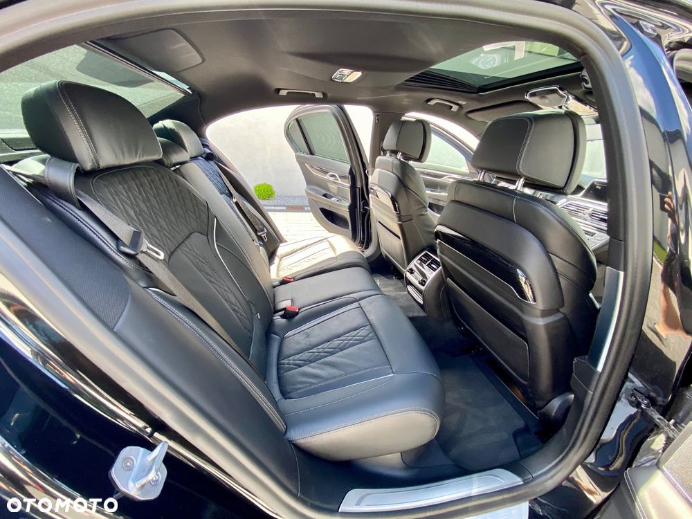 BMW Seria 7 745e sport - 23