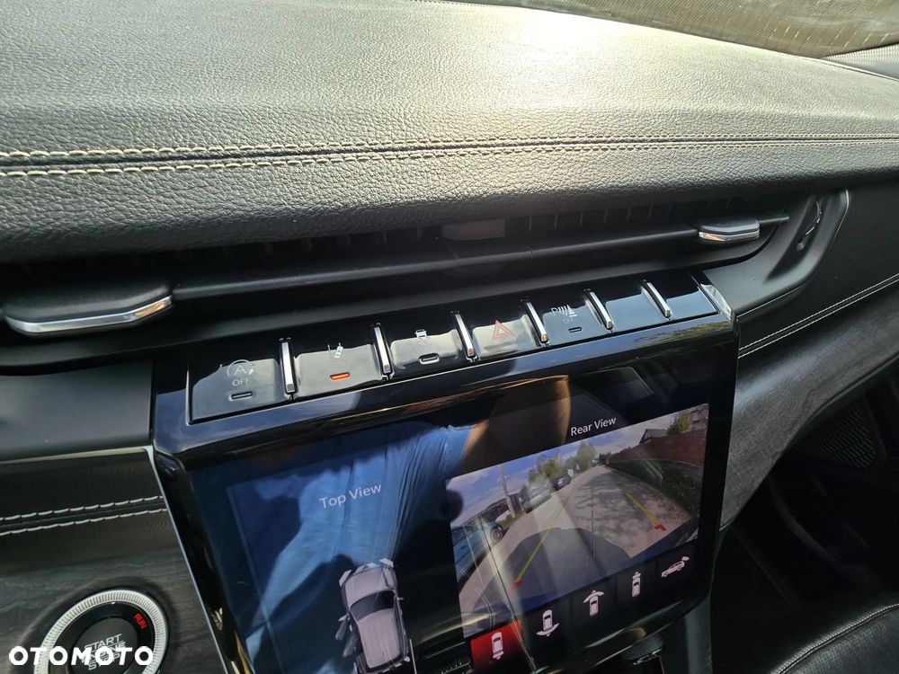 Jeep Grand Cherokee - 16