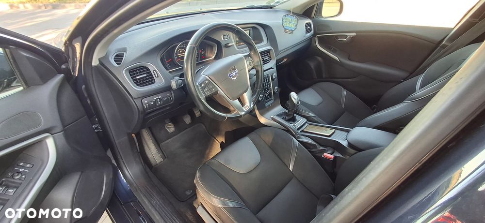 Volvo V40 D2 - 9