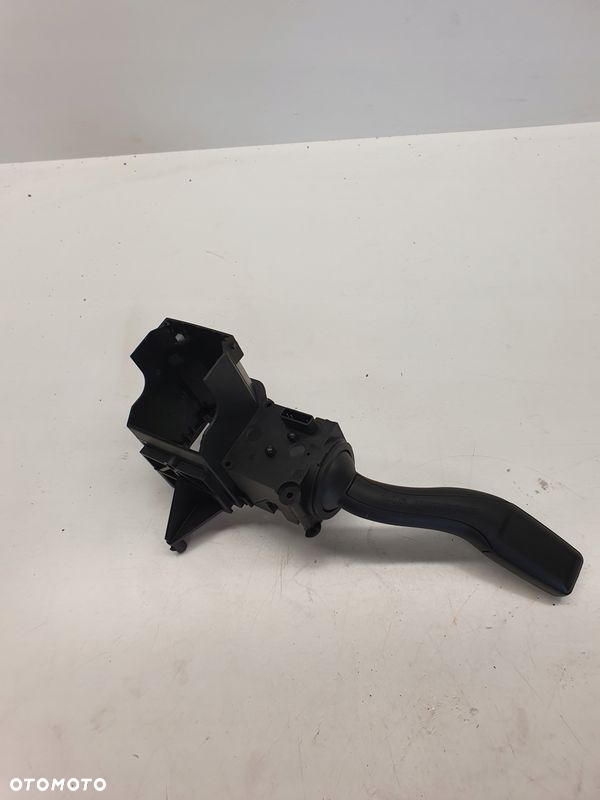 PRZEŁĄCZNIK KIERUNKÓW AUDI A4 A6 Q7 4E0953513G - 2