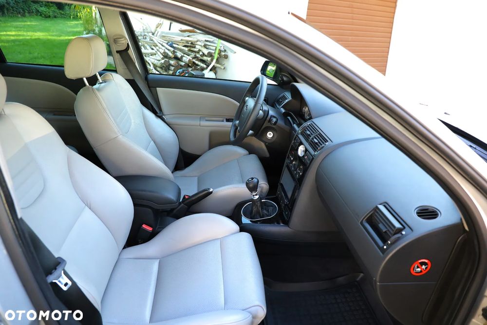 Ford Mondeo V6 ST 220 - 13