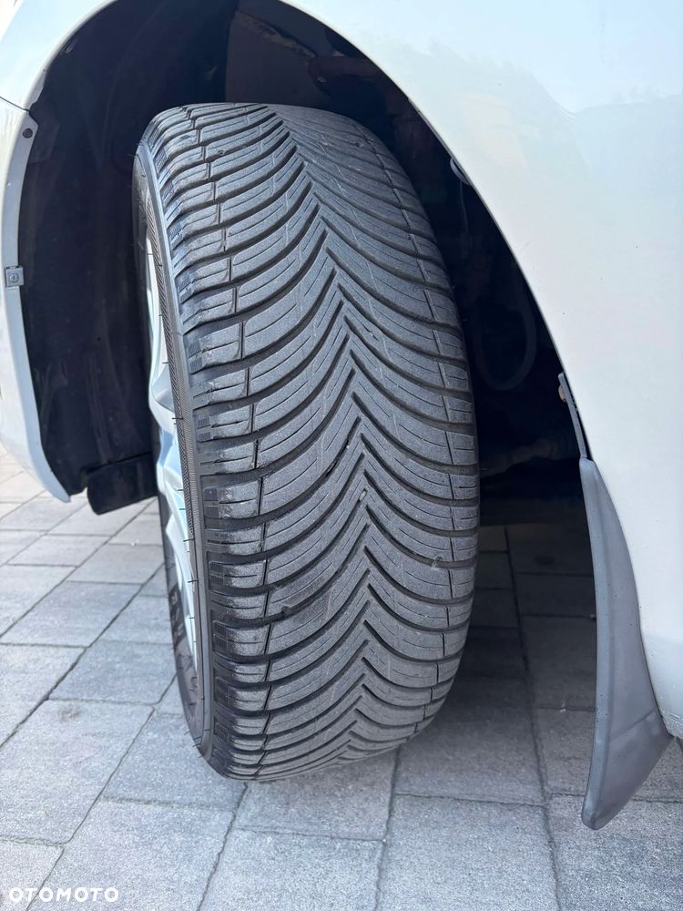 Toyota Auris 1.6 Premium - 18