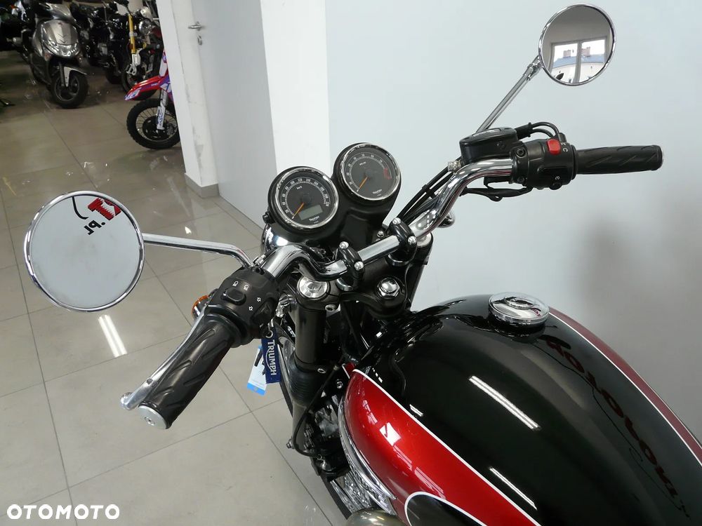 Triumph Bonneville - 11