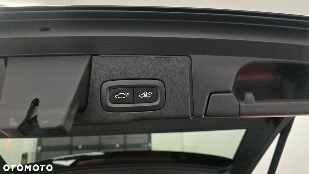 Volvo XC 60 B5 D AWD Ultimate Dark - 11