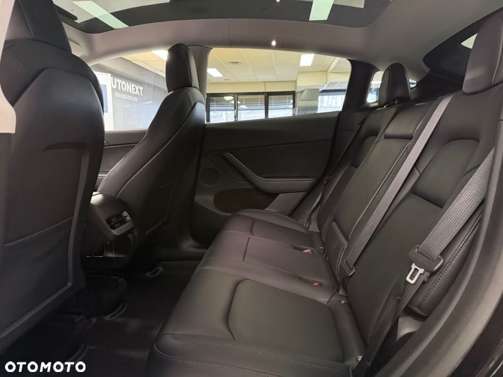 Tesla Model Y Long Range Dual Motor AWD - 7