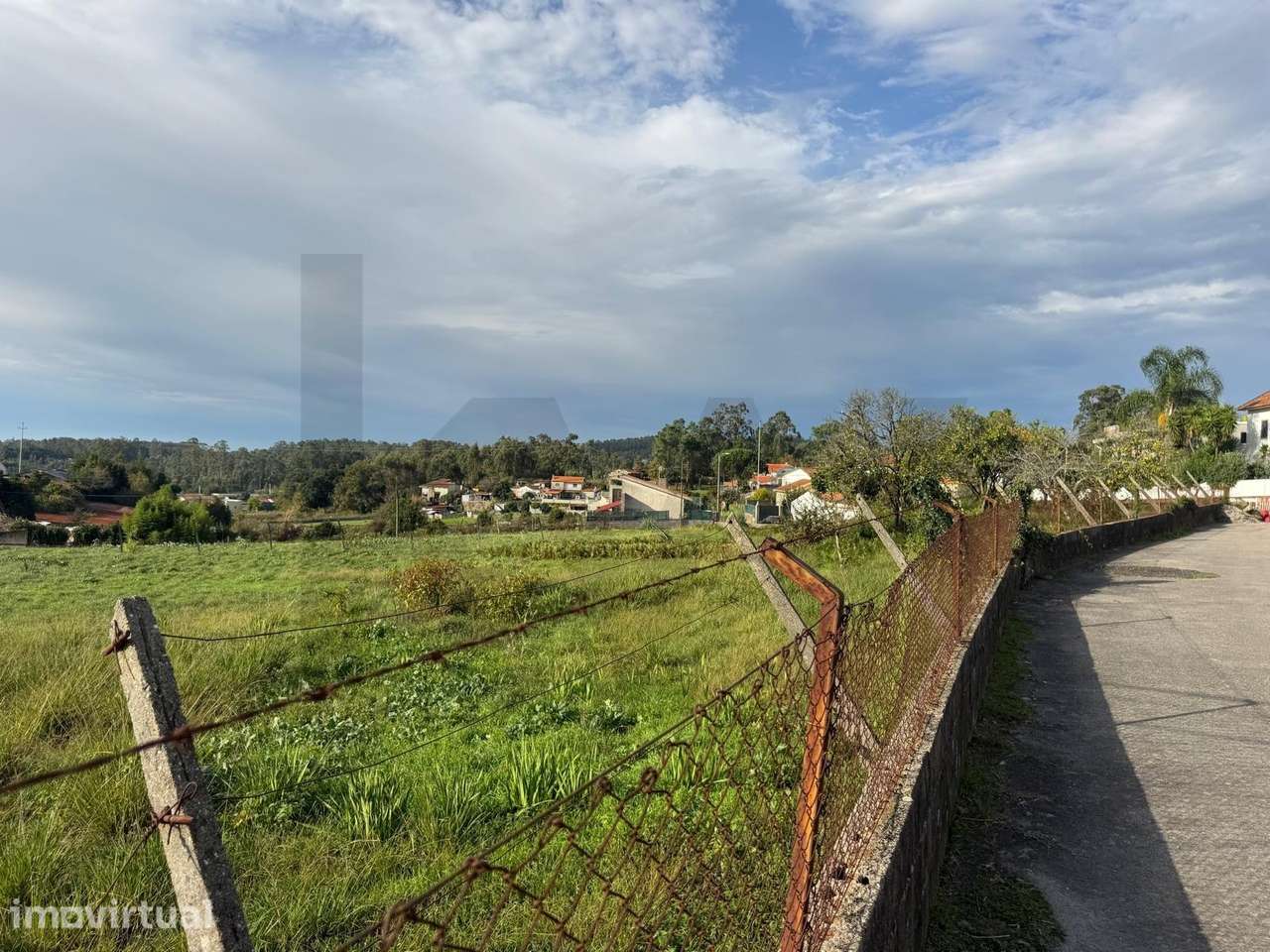 Terreno com viabalidade de construção - Grande imagem: 2/5