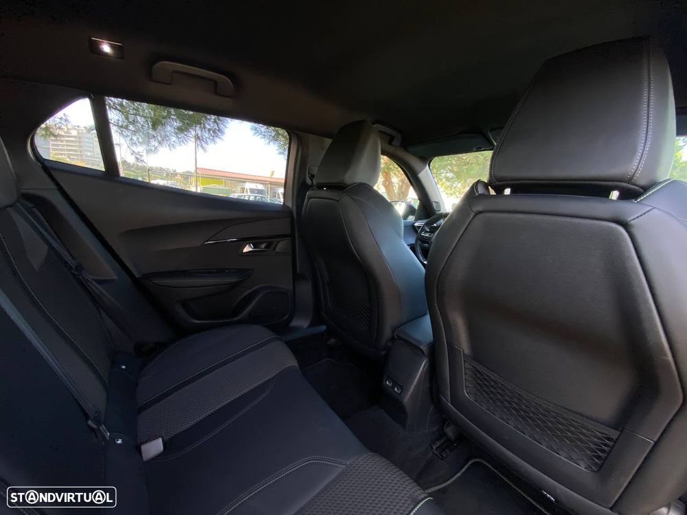 Peugeot e-2008 50 kWh GT - 11