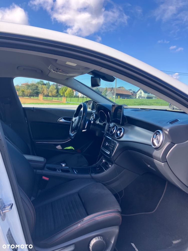 Mercedes-Benz CLA 220 4-Matic - 17