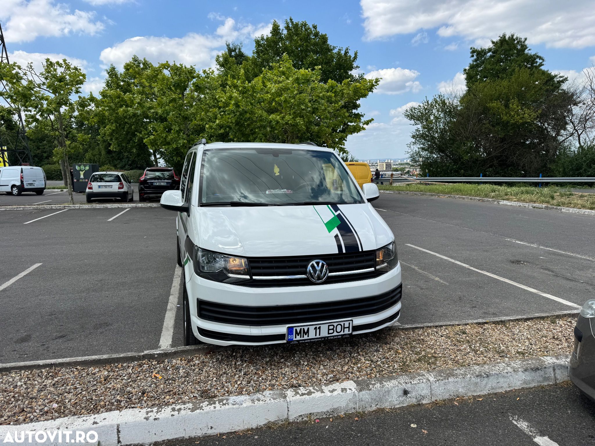 Volkswagen Caravelle - 1